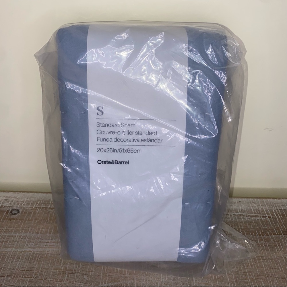 NWT Crate & Barrel Olney Standard Sham 20” X 26” in Blue